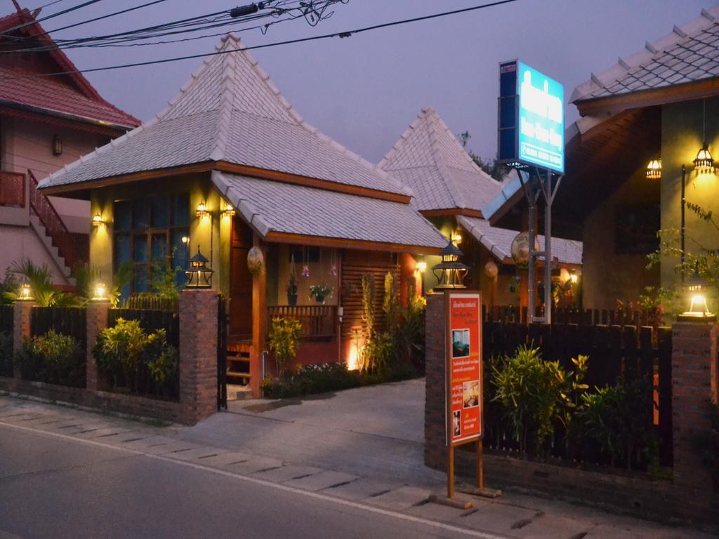 Huen Kham Kong Guesthouse Mae Sariang Εξωτερικό φωτογραφία